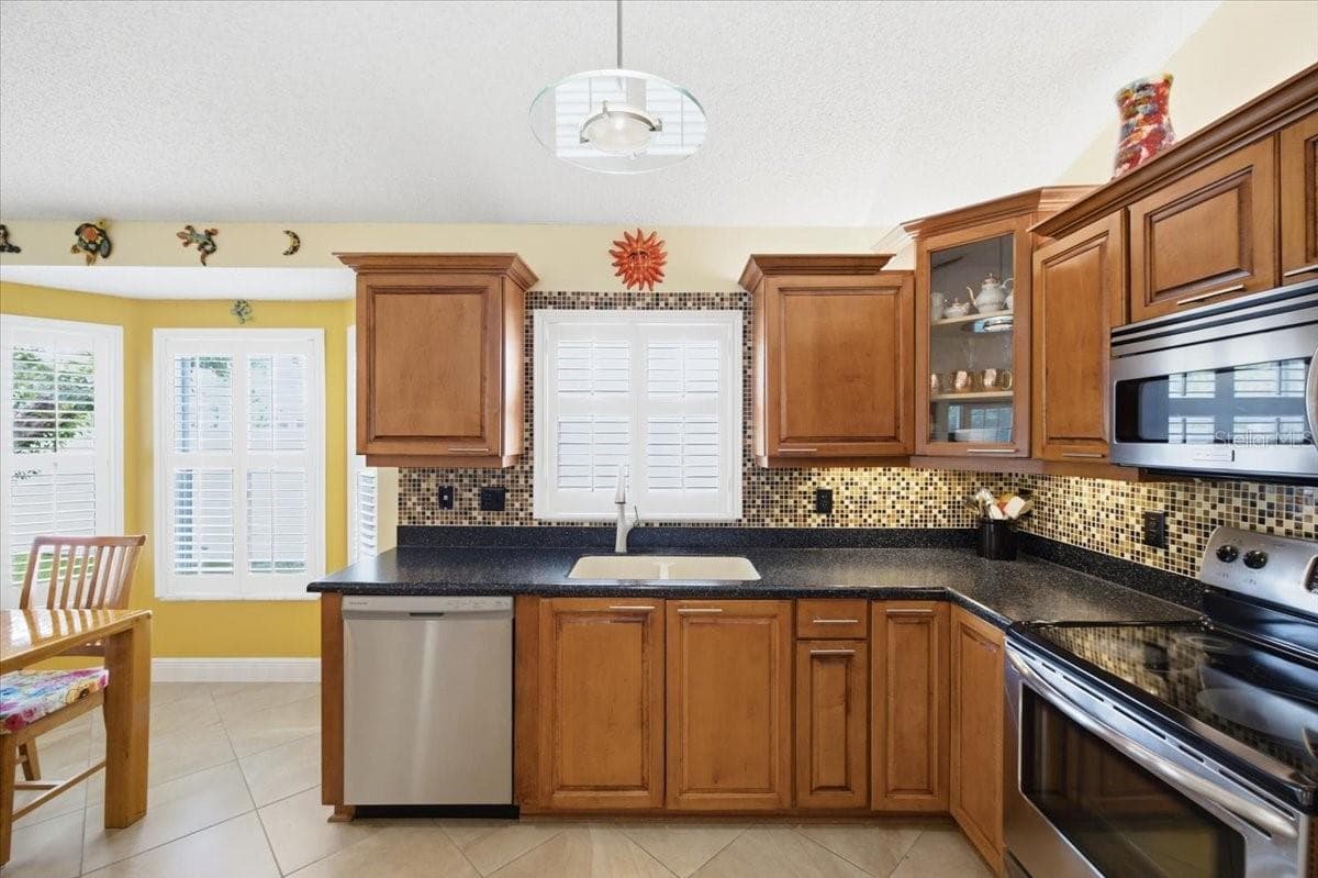 392 TAVERNIER CIRCLE — photo 18 of 59