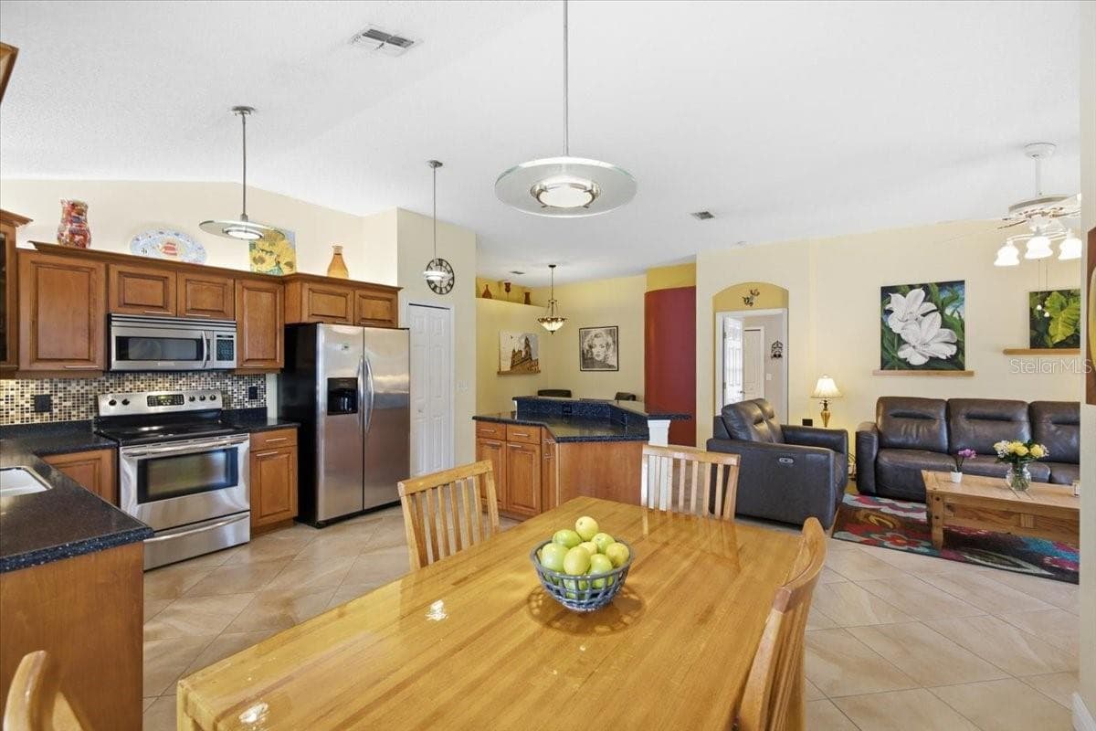 392 TAVERNIER CIRCLE — photo 17 of 59