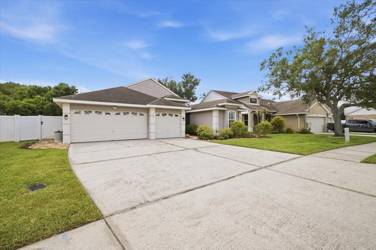 392 TAVERNIER CIRCLE — photo 3 of 59