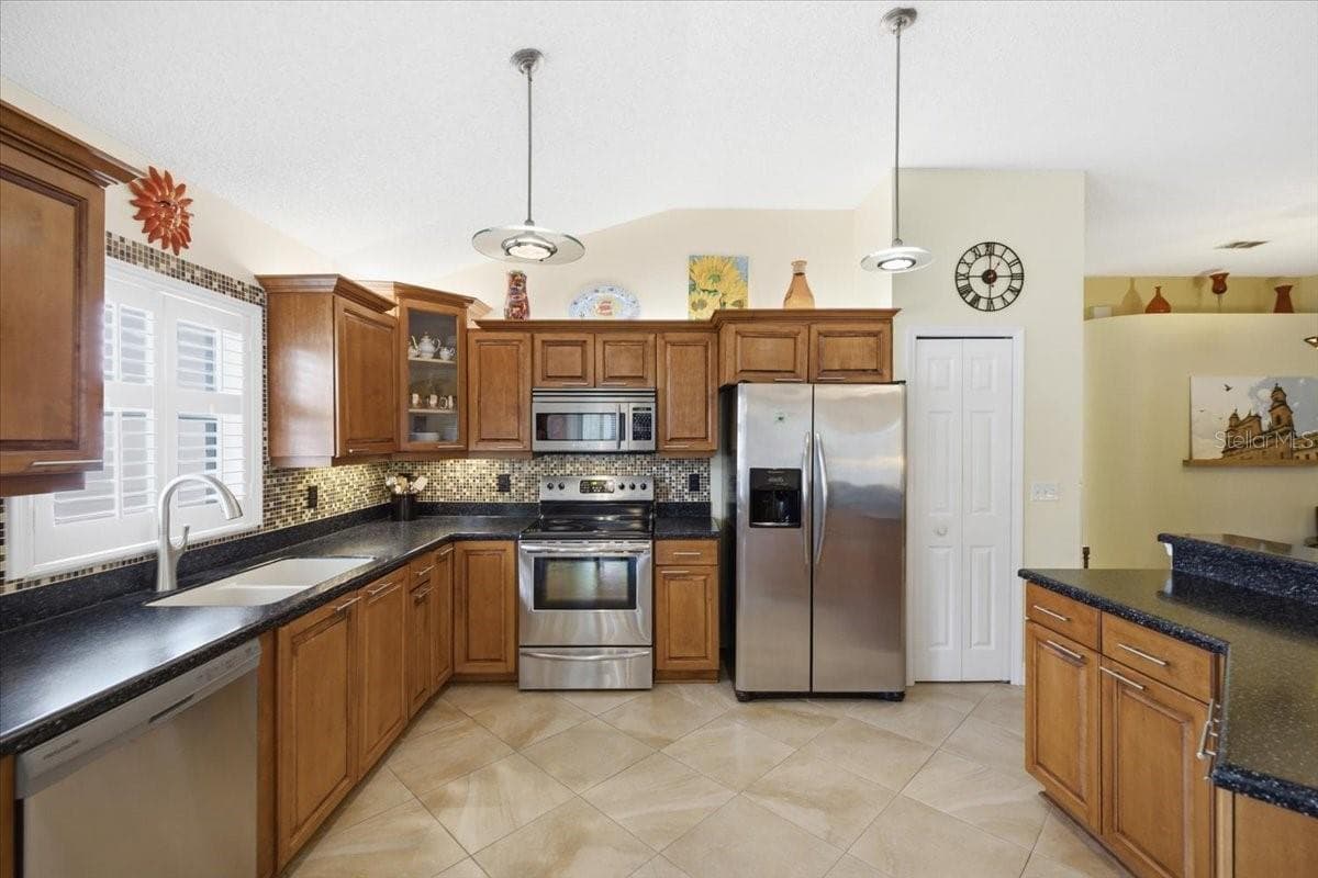 392 TAVERNIER CIRCLE — photo 16 of 59