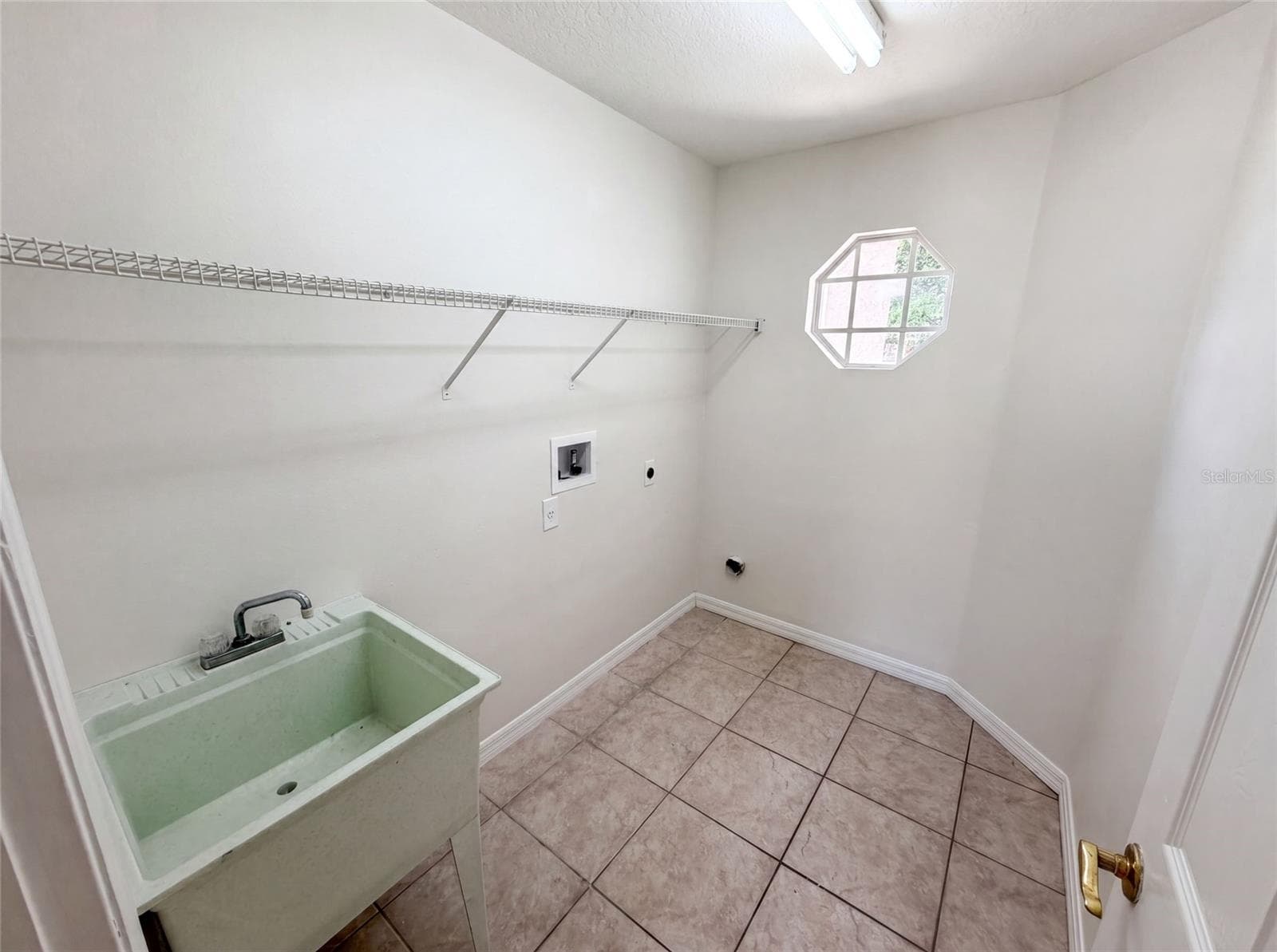 2270 BLOSSOMWOOD DRIVE — photo 17 of 41