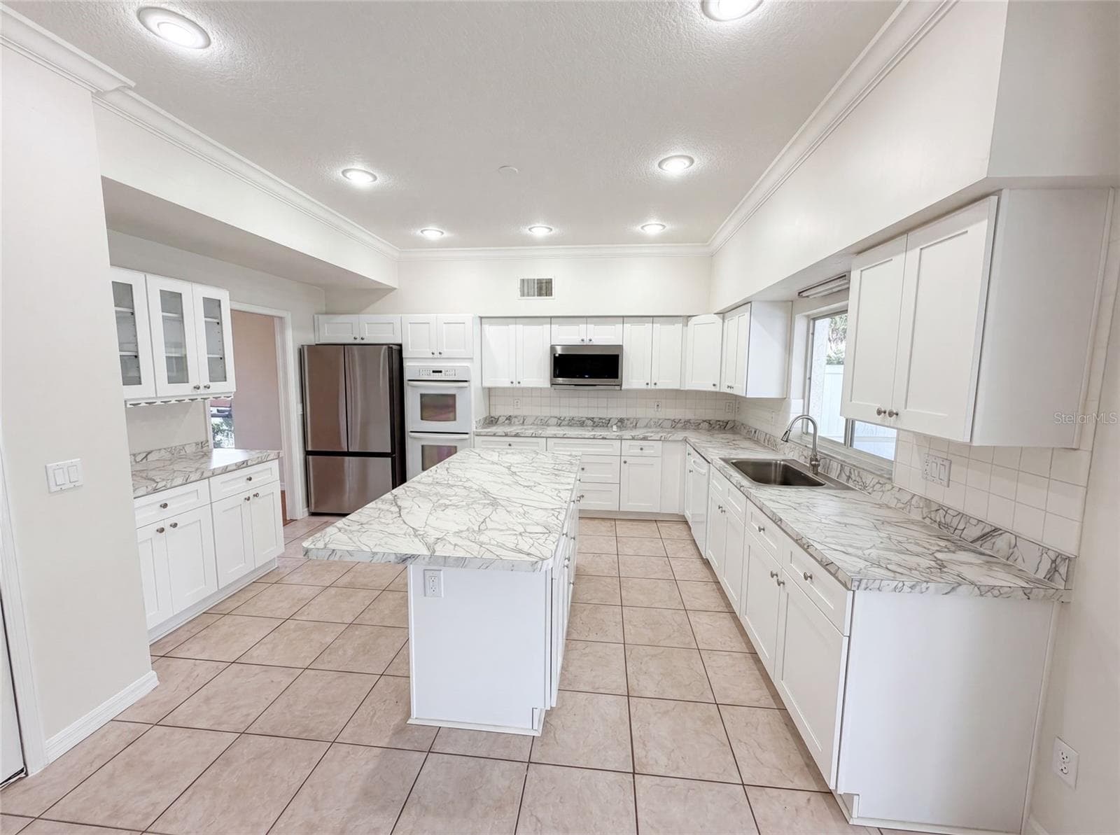 2270 BLOSSOMWOOD DRIVE — photo 2 of 41