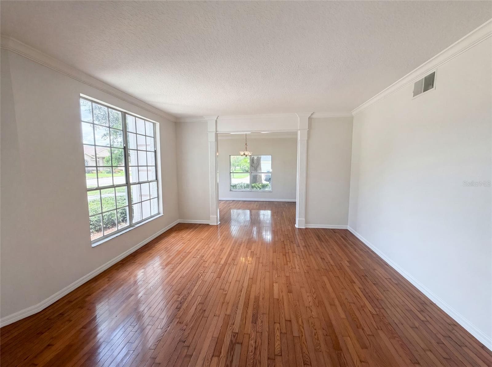 2270 BLOSSOMWOOD DRIVE — photo 3 of 41