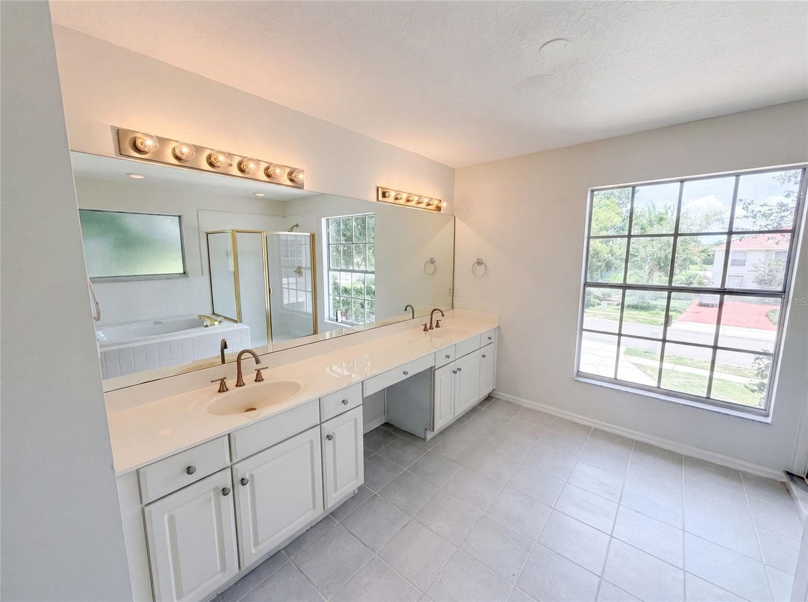 2270 BLOSSOMWOOD DRIVE — photo 33 of 41