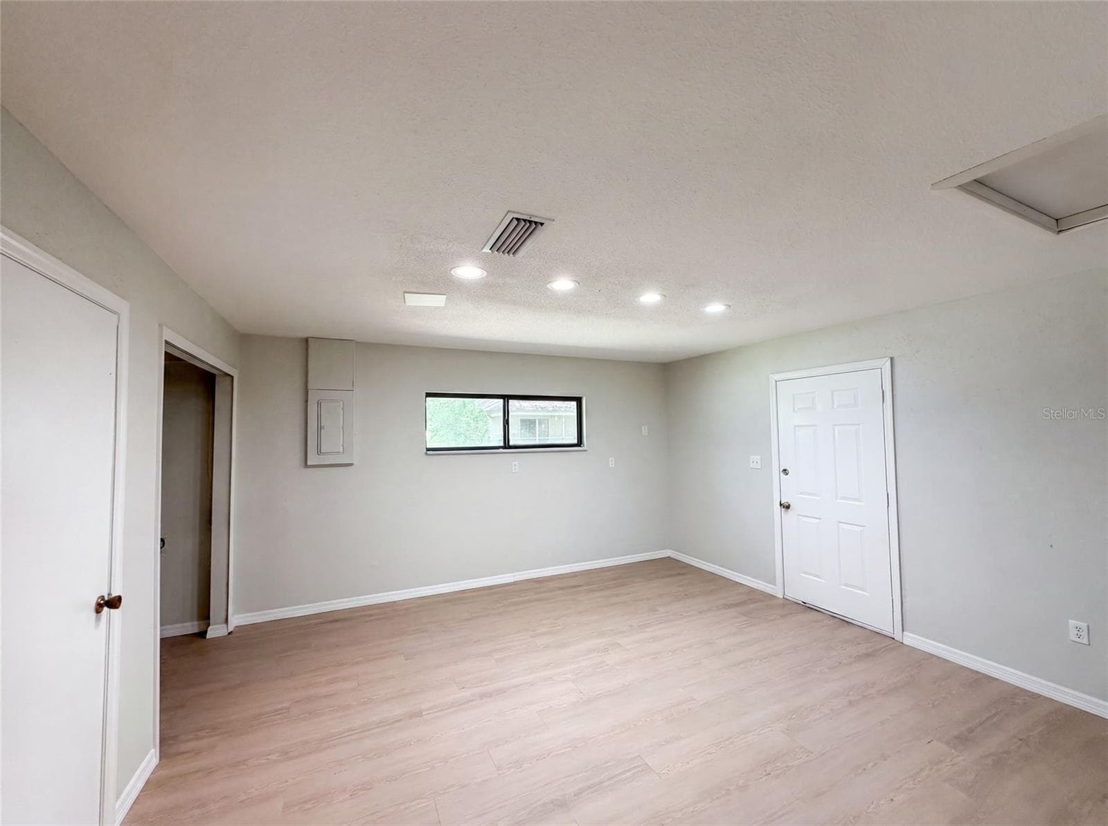 3739 LAKE GRIFFIN ROAD — photo 9 of 21