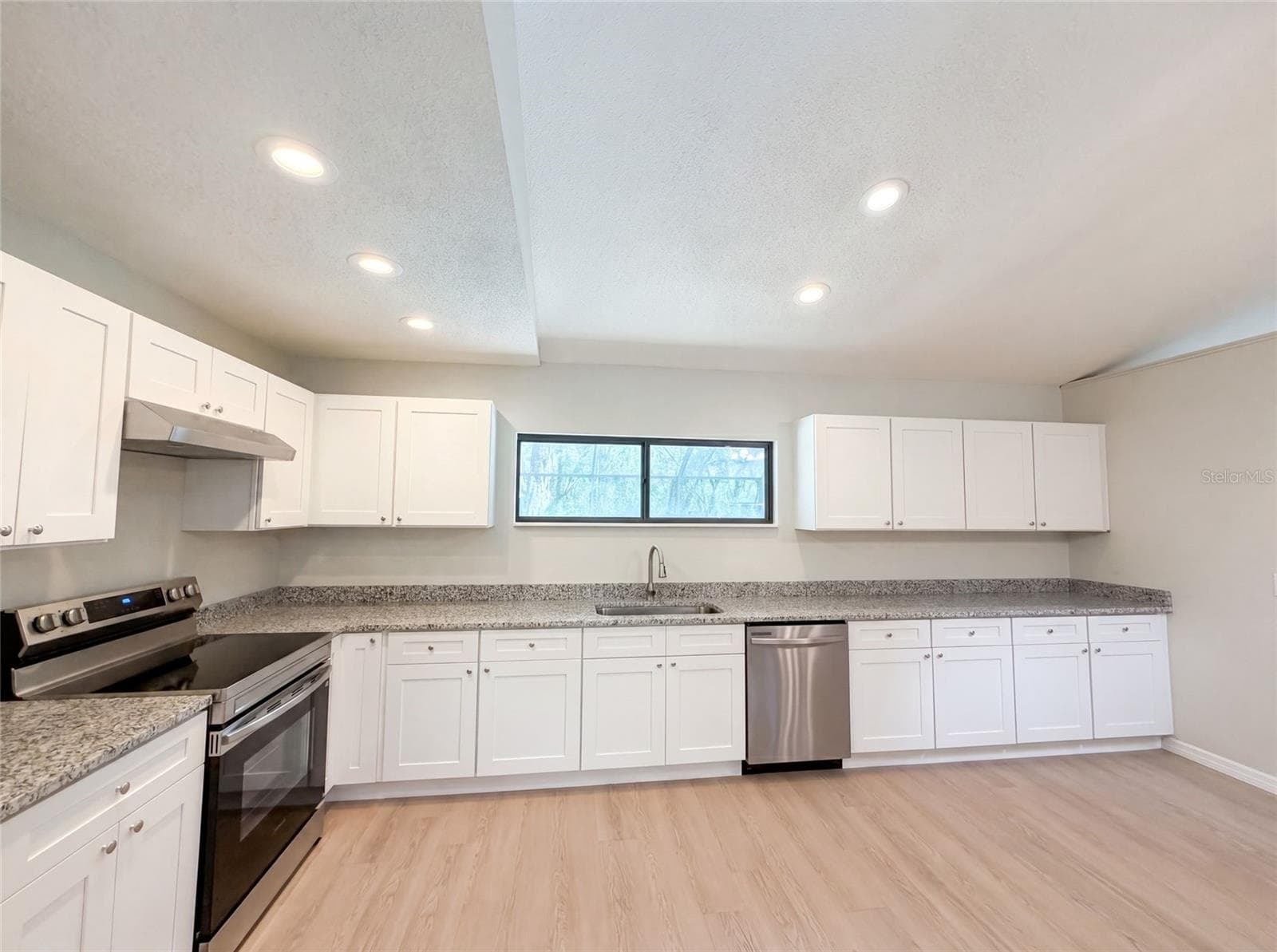 3739 LAKE GRIFFIN ROAD — photo 12 of 21