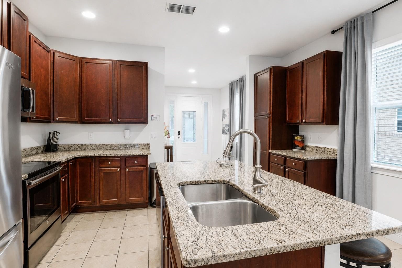 640 LASSO DRIVE — photo 6 of 31