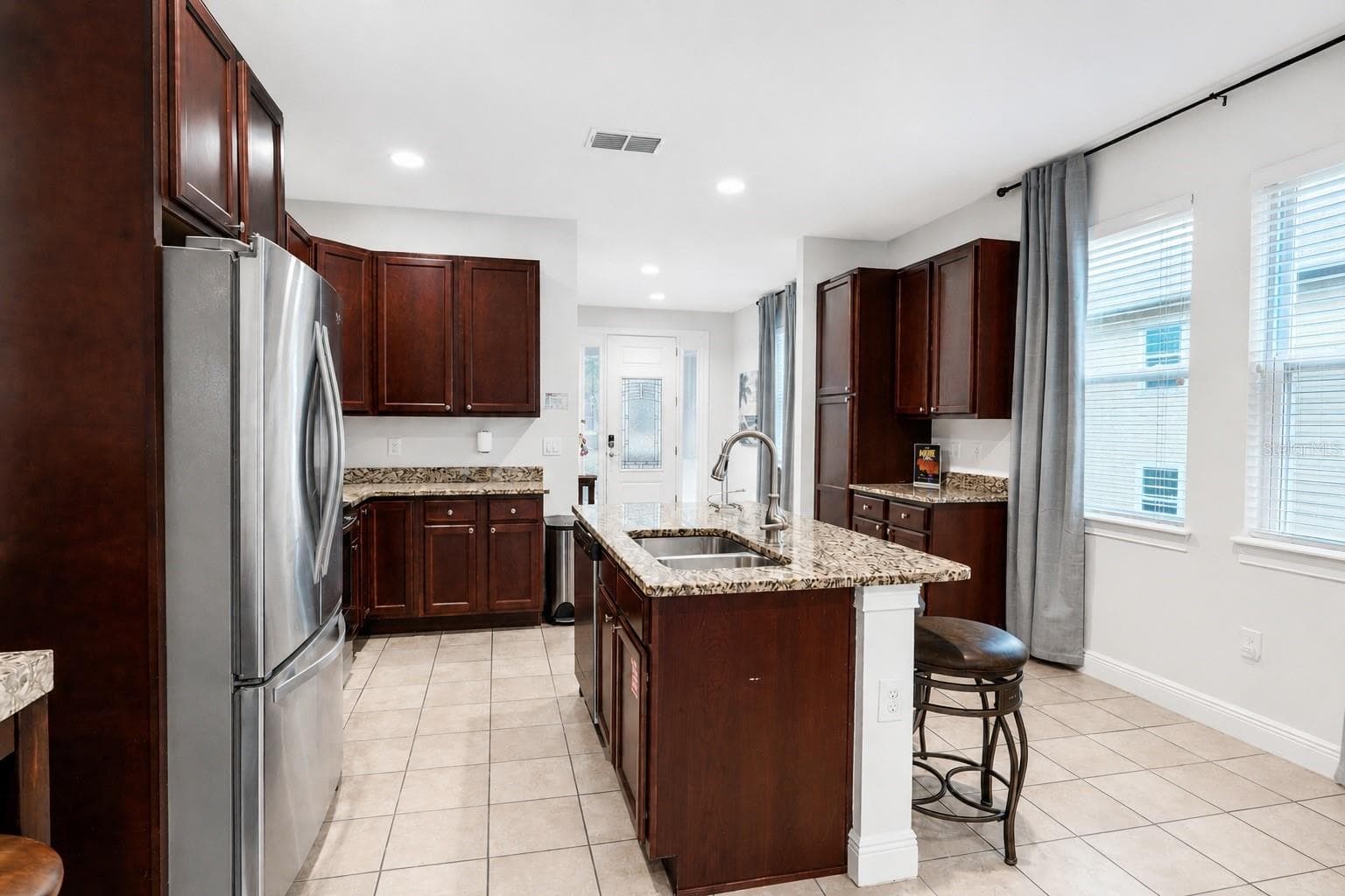 640 LASSO DRIVE — photo 5 of 31