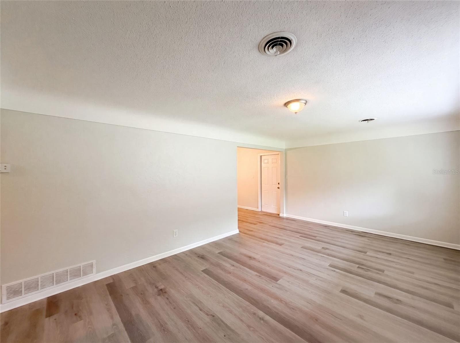 2410 3RD AVENUE — photo 3 of 21