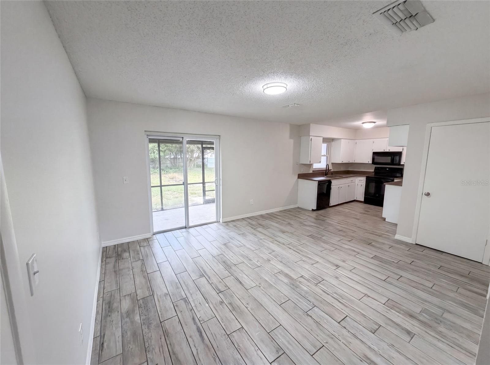 2922 XAVIER COURT — photo 8 of 25