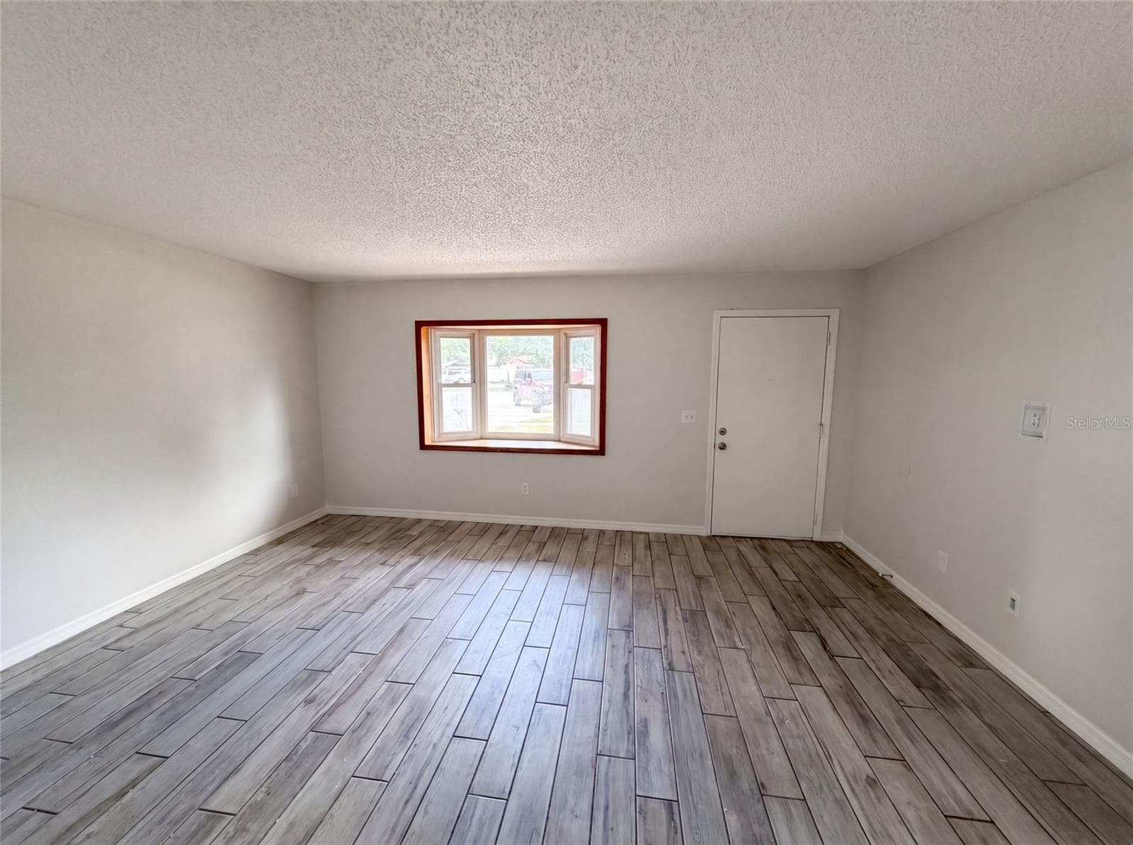 2922 XAVIER COURT — photo 6 of 25
