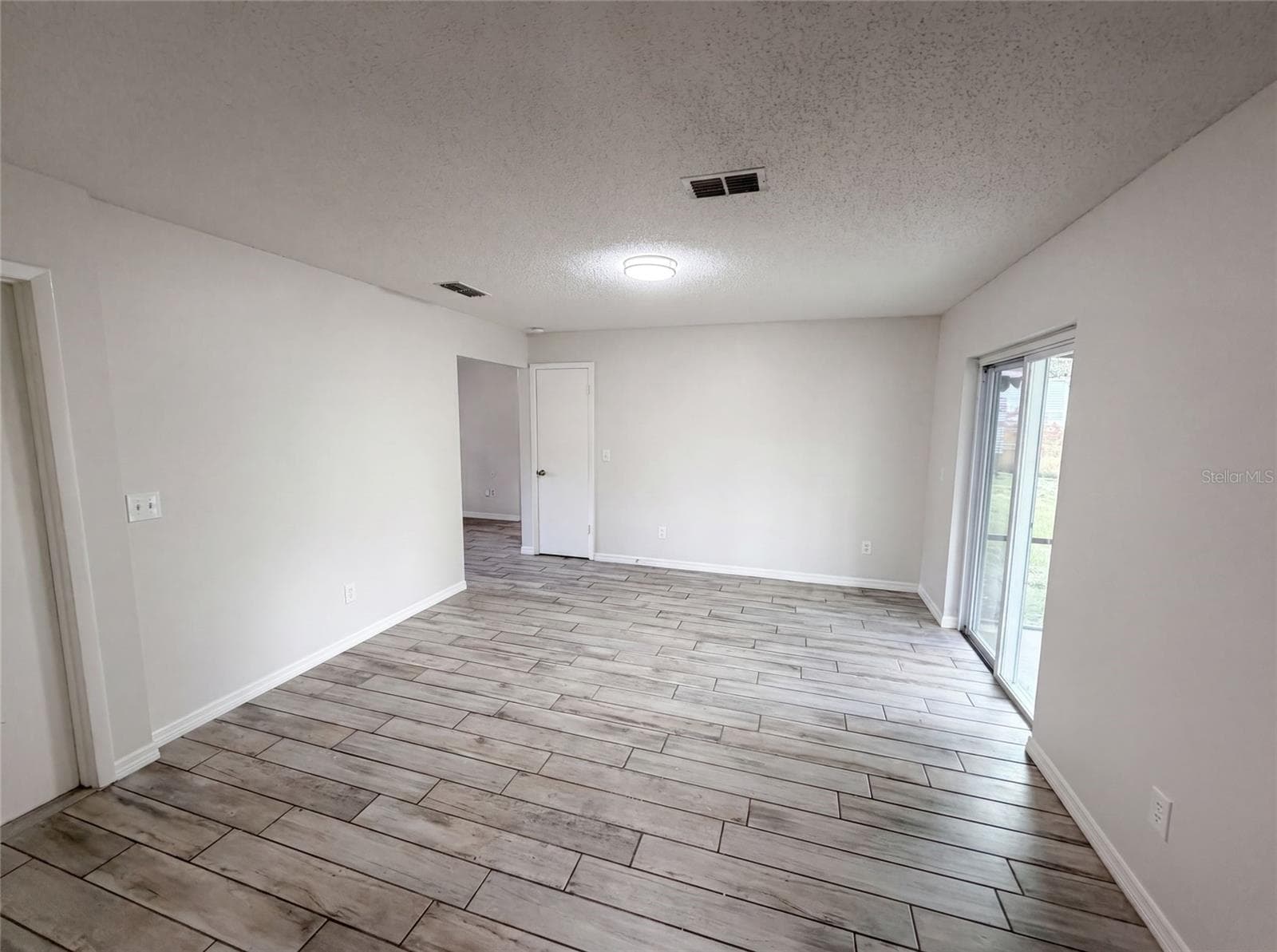 2922 XAVIER COURT — photo 9 of 25