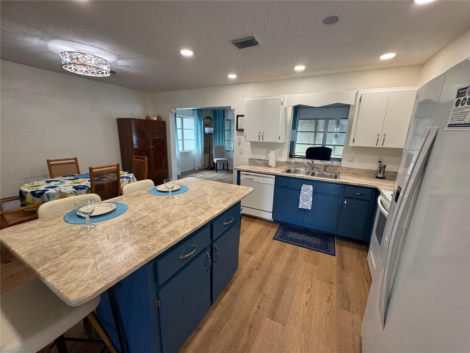 28 CLINTWOOD AVENUE — photo 2 of 17