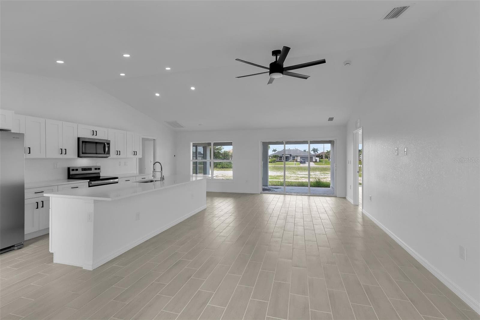 4130 33RD STREET — photo 3 of 37