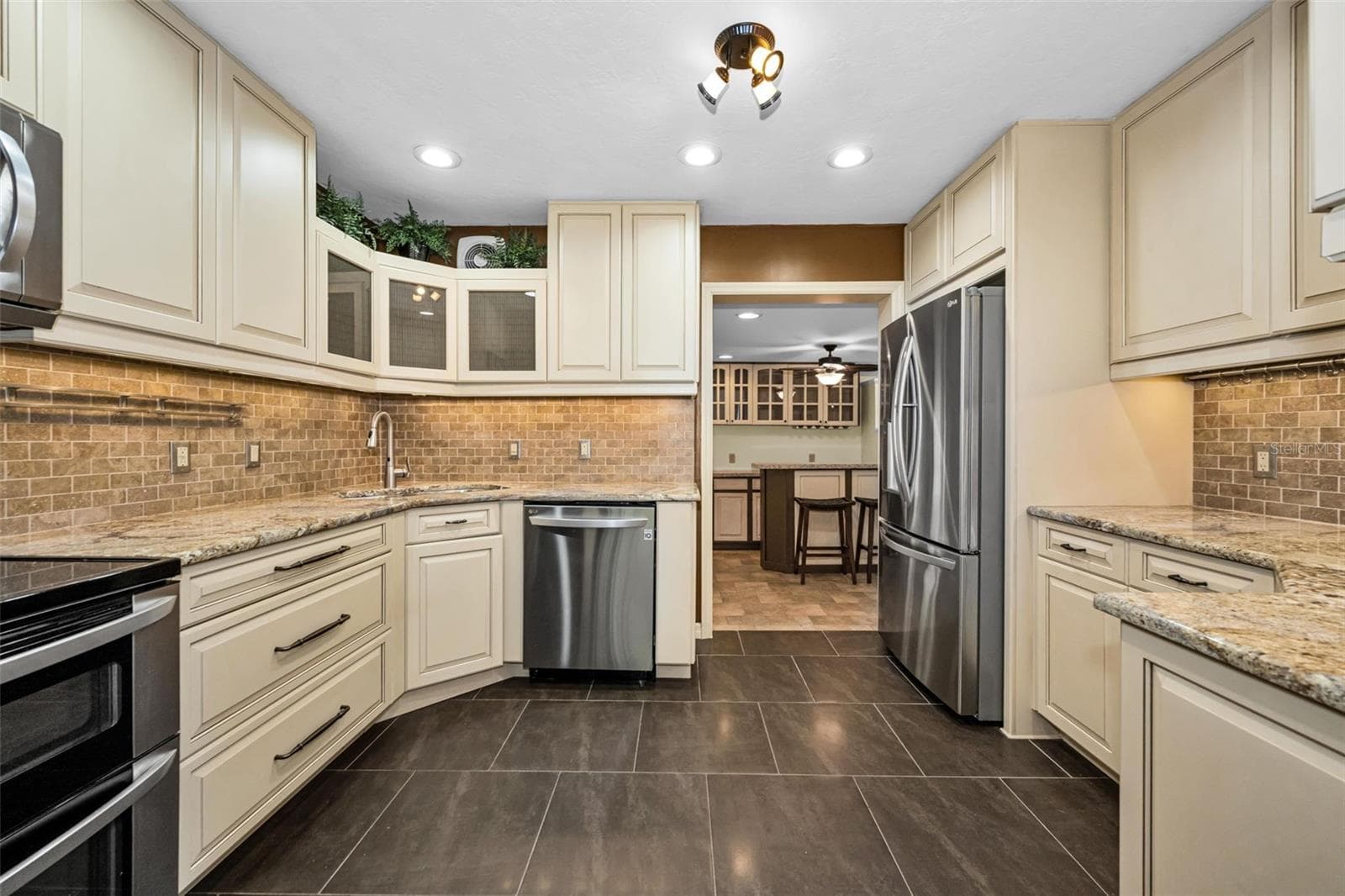 6701 ORCHARD DRIVE — photo 5 of 45