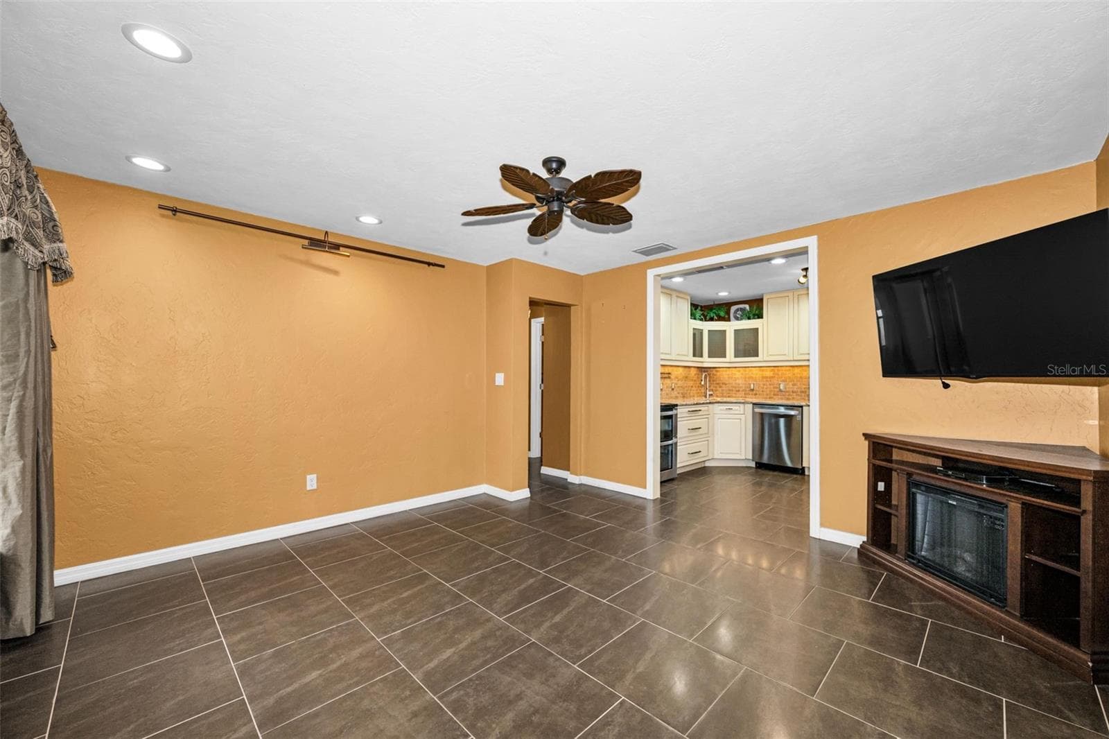 6701 ORCHARD DRIVE — photo 13 of 45