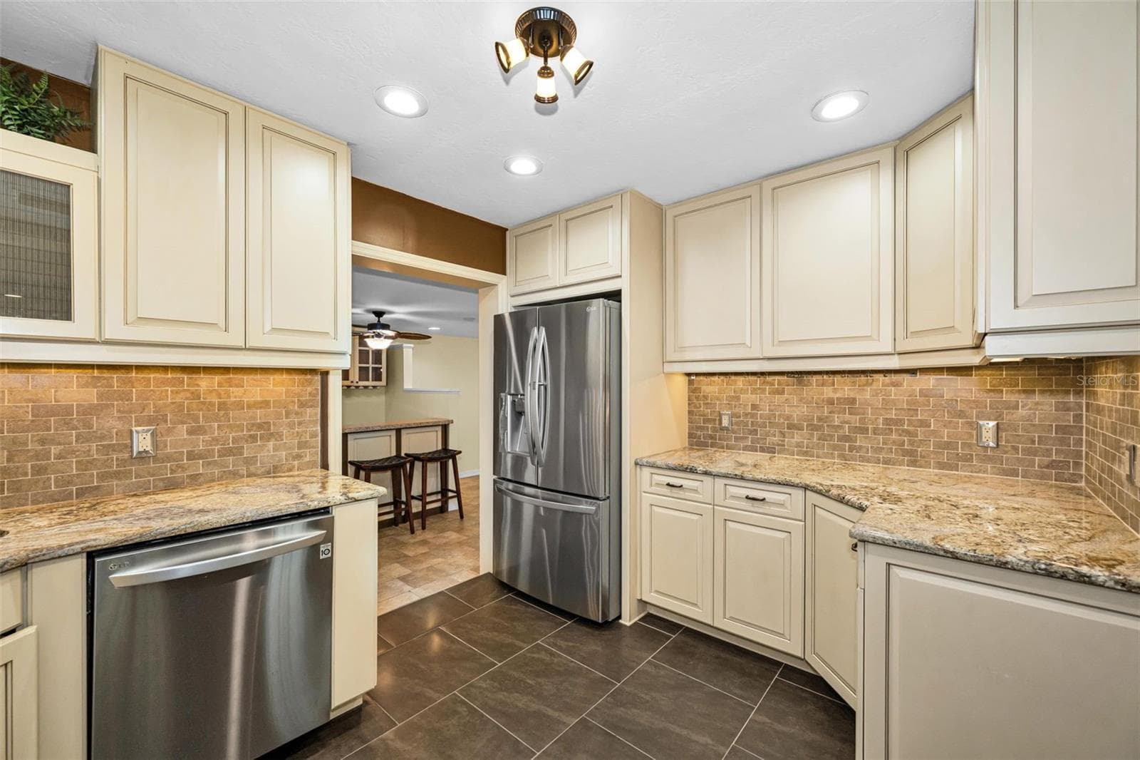 6701 ORCHARD DRIVE — photo 7 of 45
