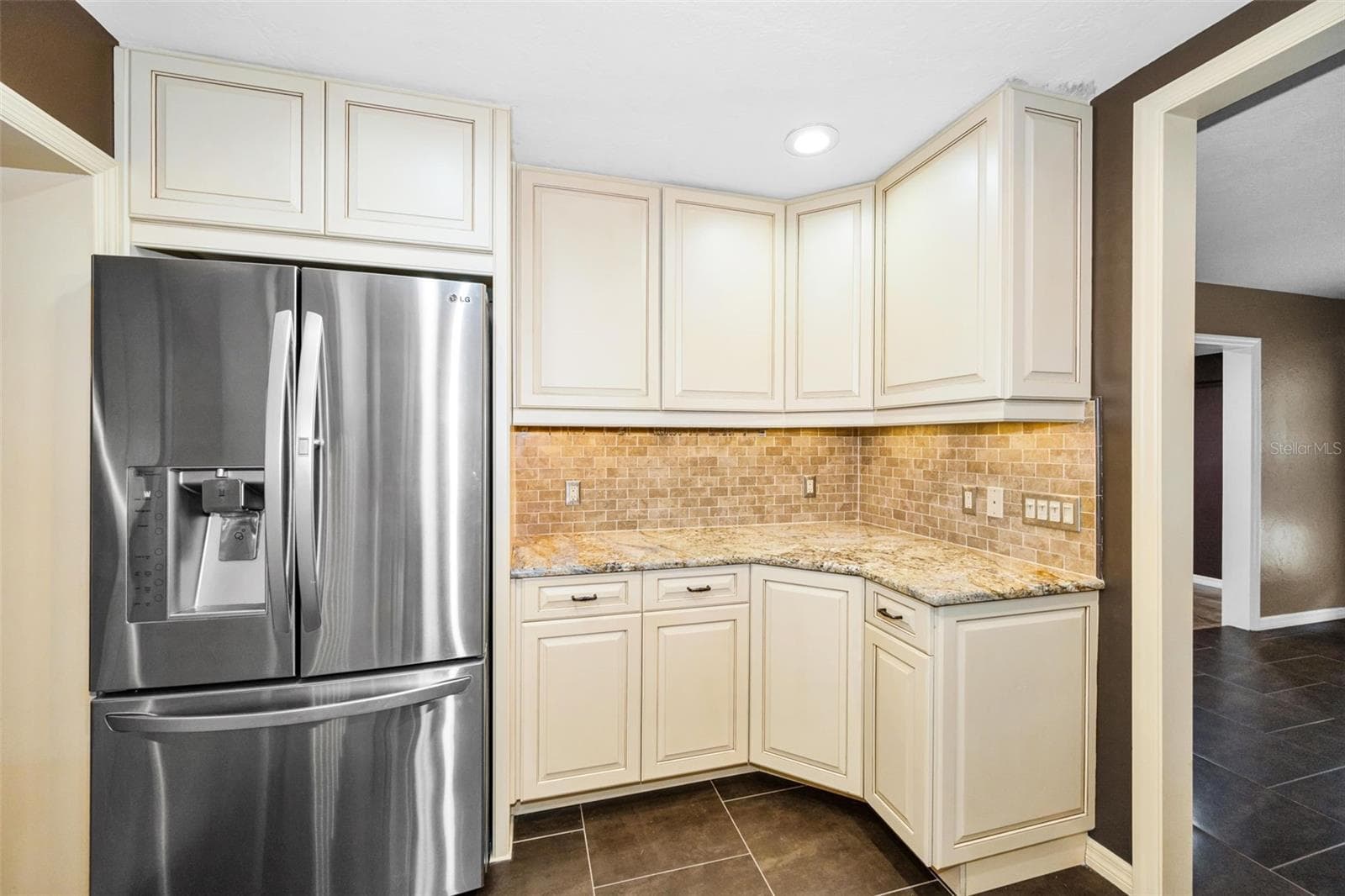 6701 ORCHARD DRIVE — photo 8 of 45