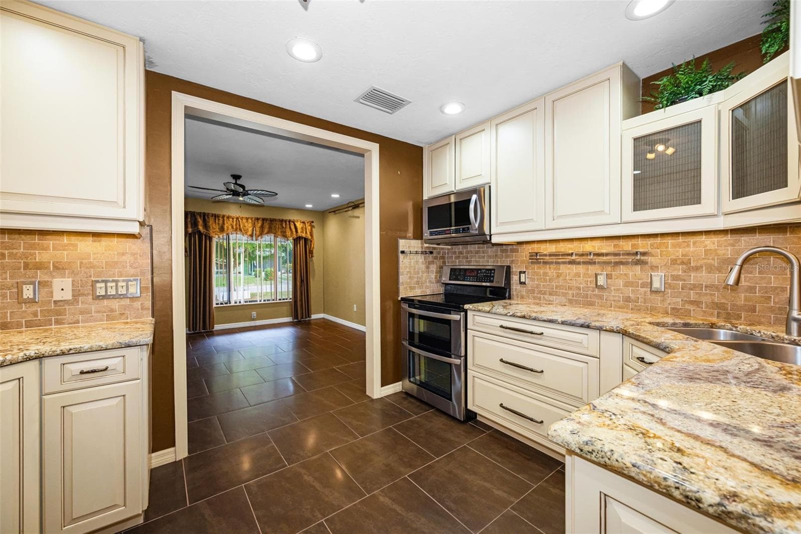 6701 ORCHARD DRIVE — photo 9 of 45