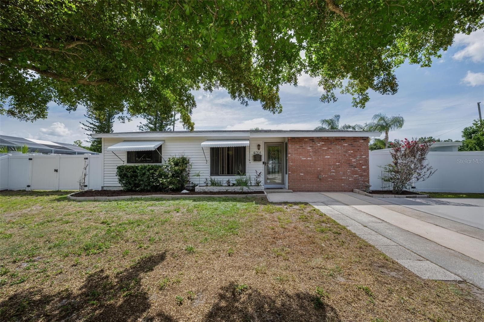 6701 ORCHARD DRIVE — photo 2 of 45