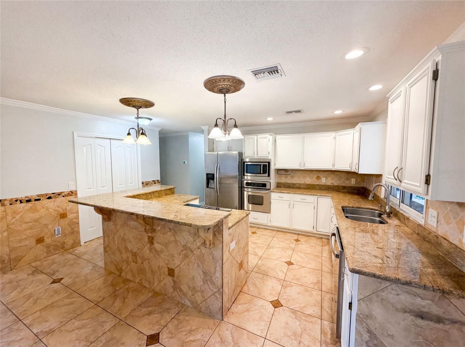 300 SPRUCEWOOD ROAD — photo 2 of 26