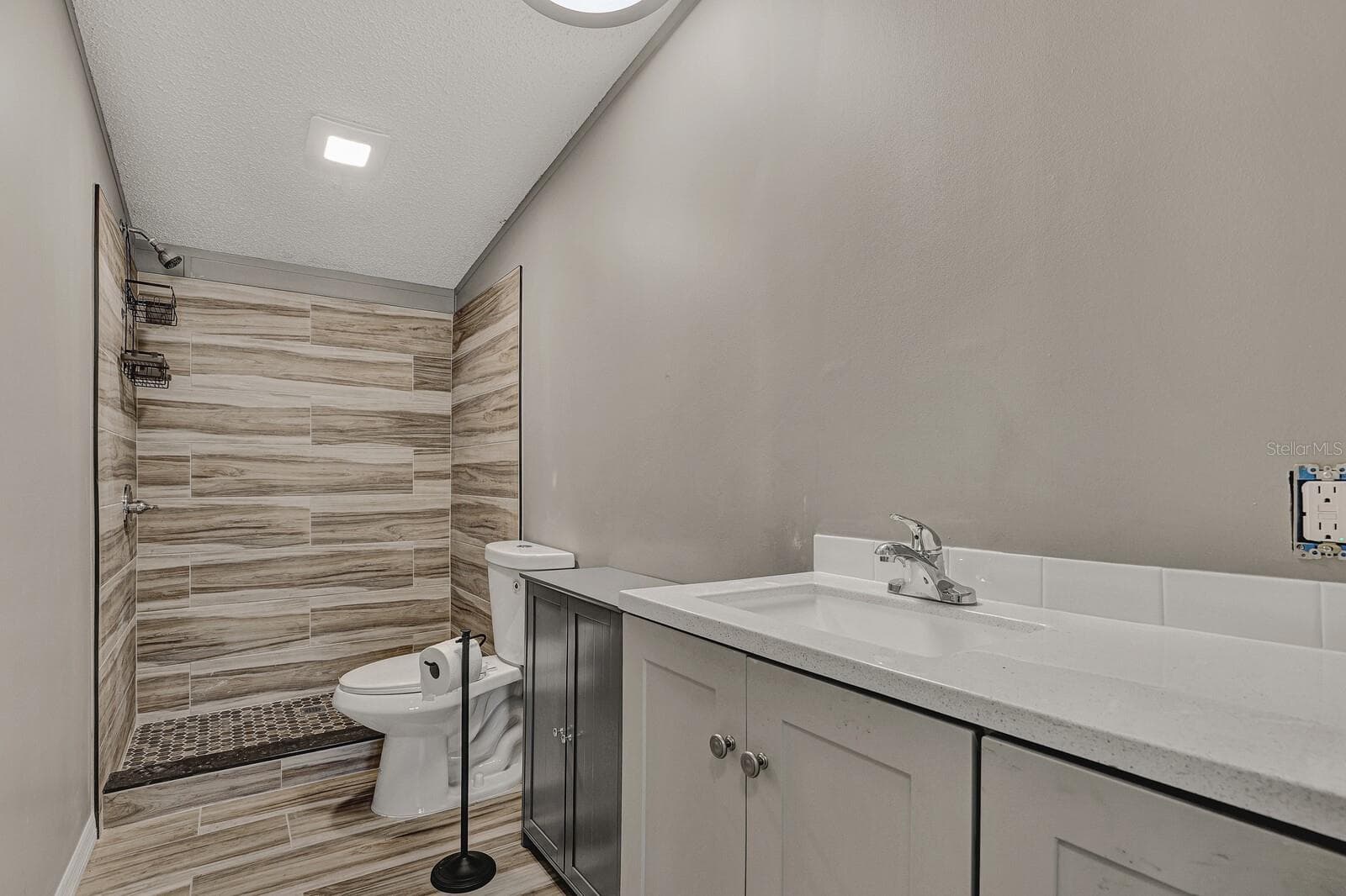 141 WOODS ROAD — photo 16 of 66