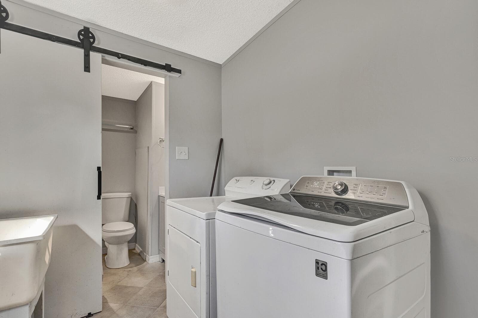 141 WOODS ROAD — photo 35 of 66