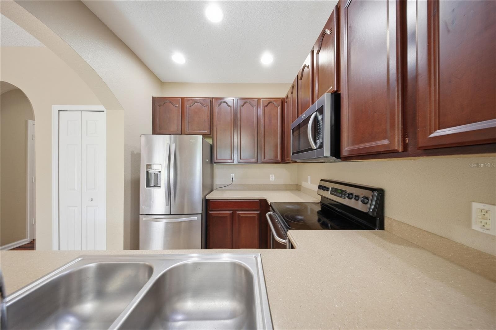 10291 PARK COMMONS DRIVE — photo 11 of 40