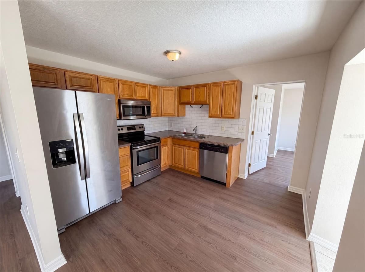 1604 PARK AVENUE — photo 2 of 25