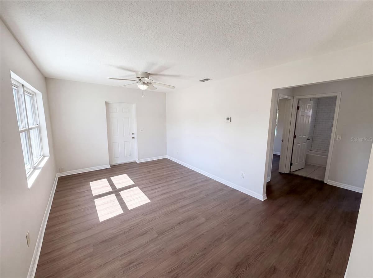 1604 PARK AVENUE — photo 3 of 25