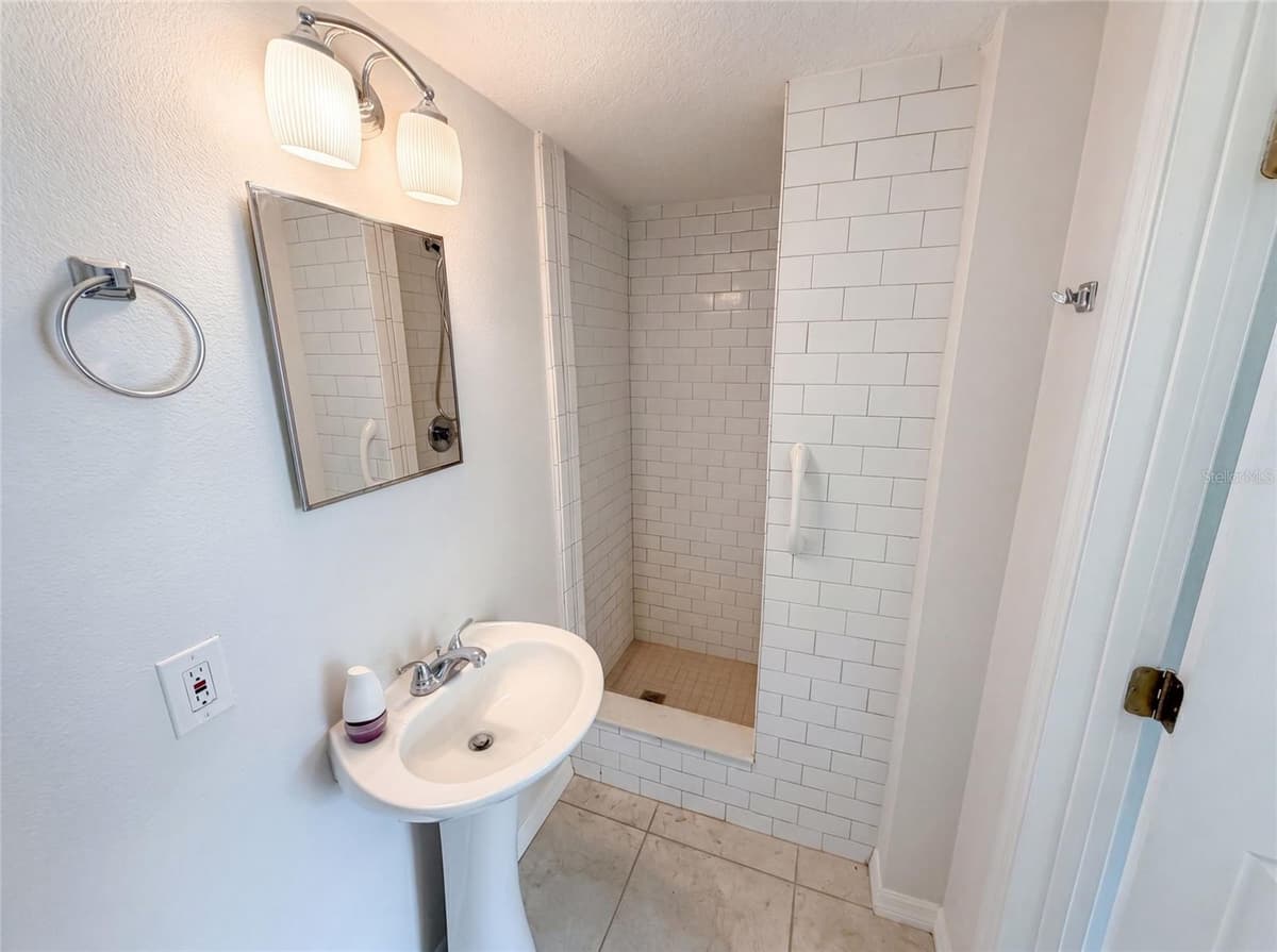 1604 PARK AVENUE — photo 11 of 25