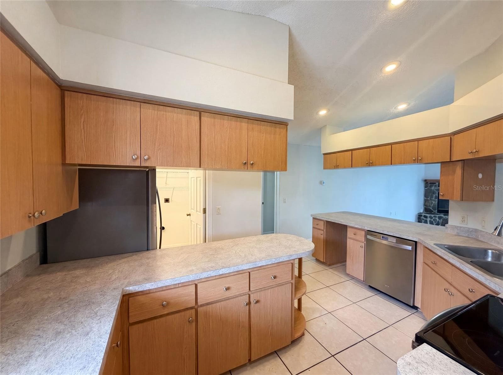 8383 PINEWOOD AVENUE — photo 28 of 41