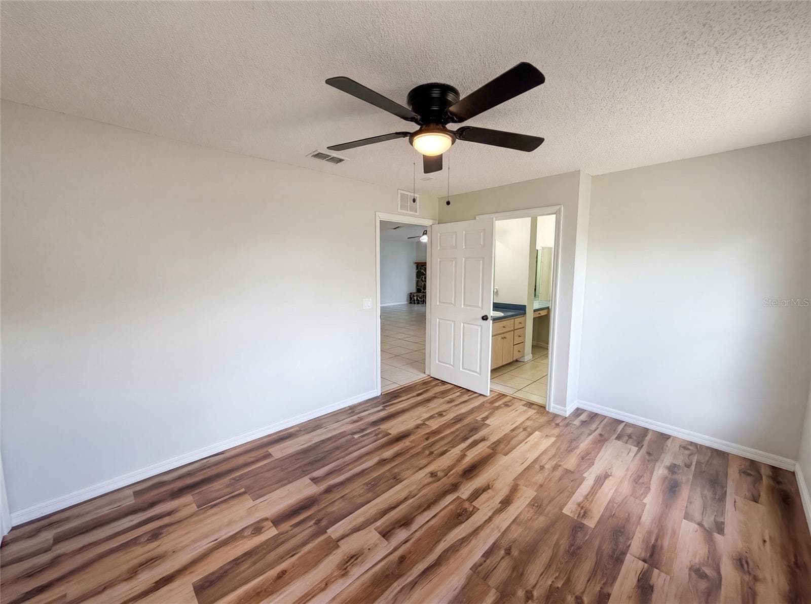 8383 PINEWOOD AVENUE — photo 11 of 41