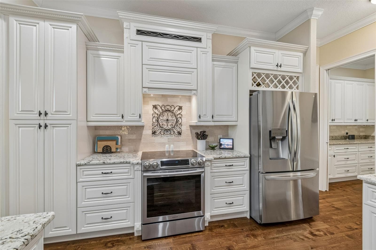 10035 REMINGTON DRIVE — photo 14 of 81