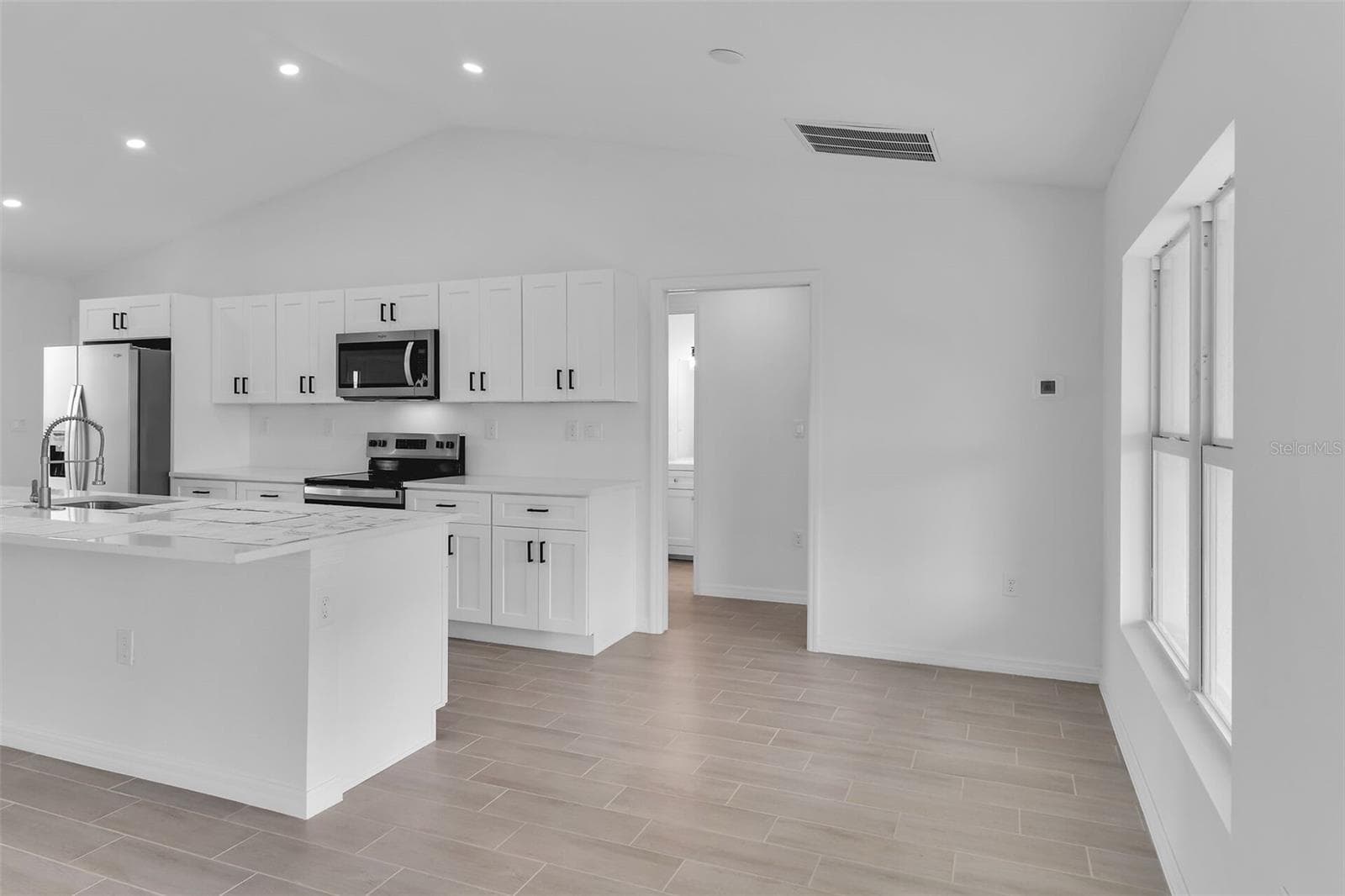 2221 43RD AVENUE — photo 8 of 32