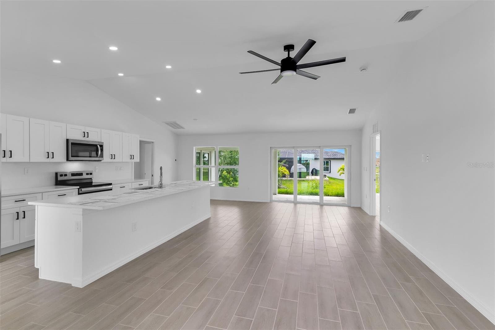 2221 43RD AVENUE — photo 4 of 32