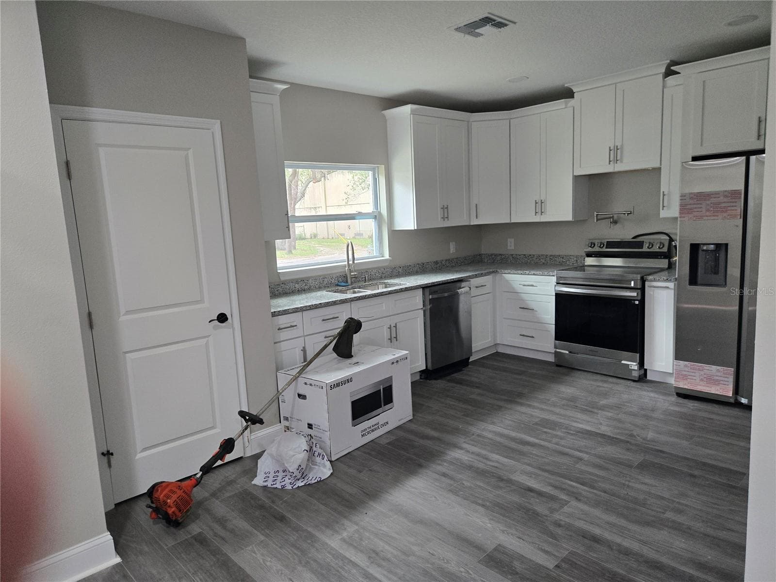701 LINEBAUGH AVENUE — photo 8 of 24