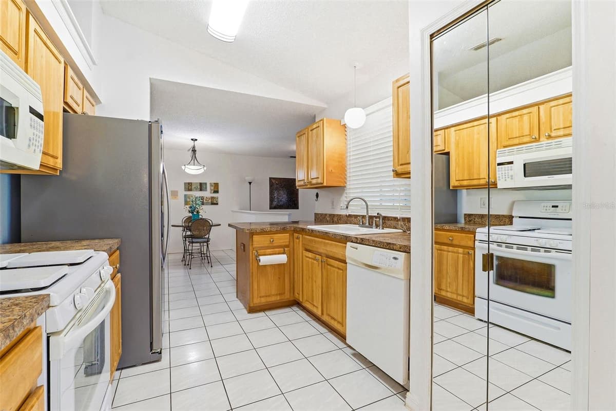 3065 PINEDA CROSSING DRIVE — photo 15 of 50