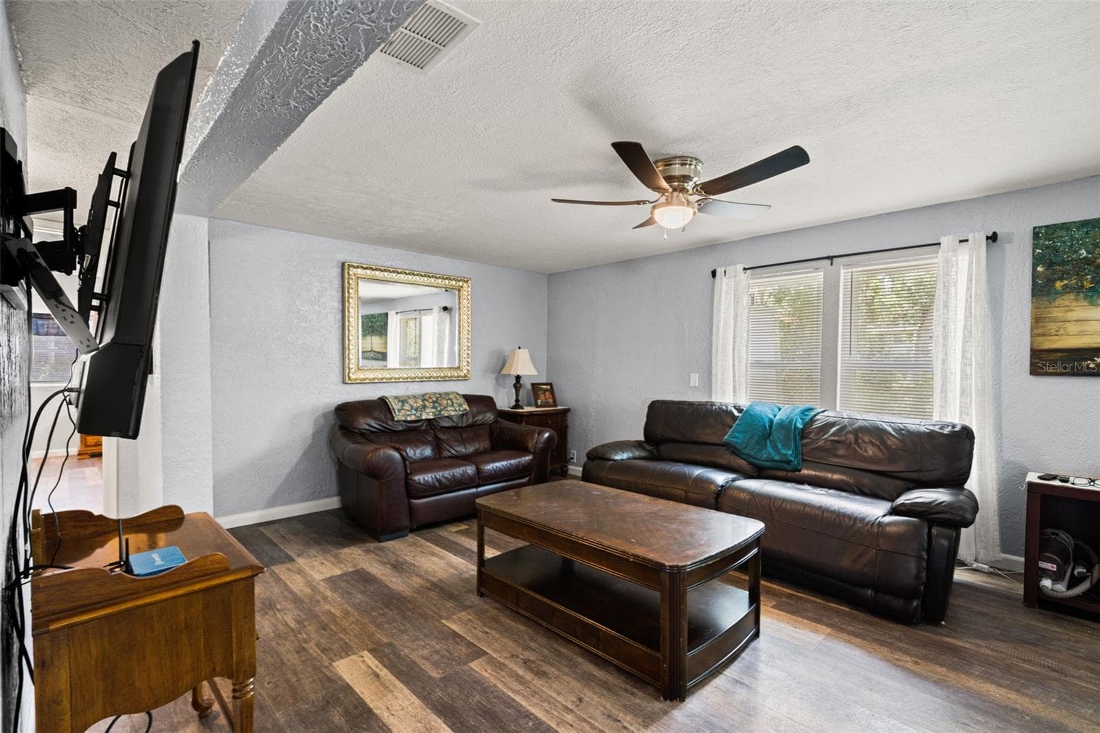 8343 YELLOW PINE AVENUE — photo 4 of 59