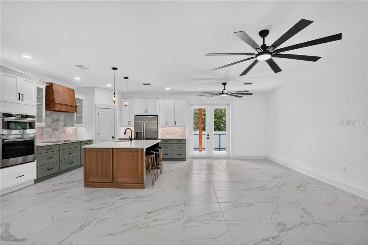412 17TH AVENUE — photo 3 of 44