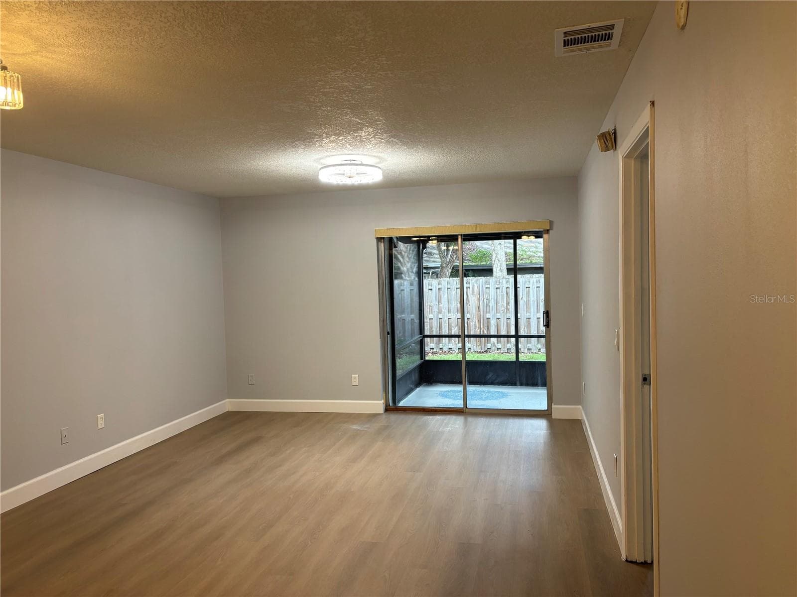 7733 COUNTRY PLACE — photo 5 of 21