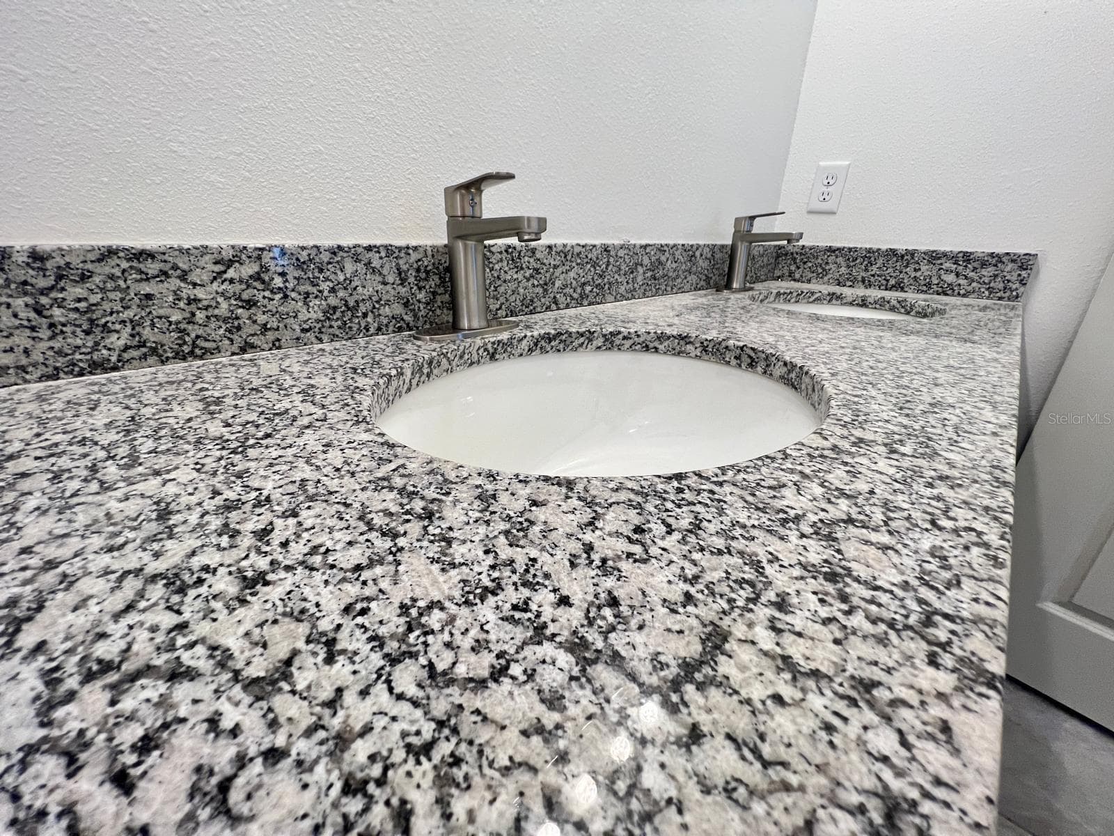 4585 SW 150 TH PL — photo 9 of 34