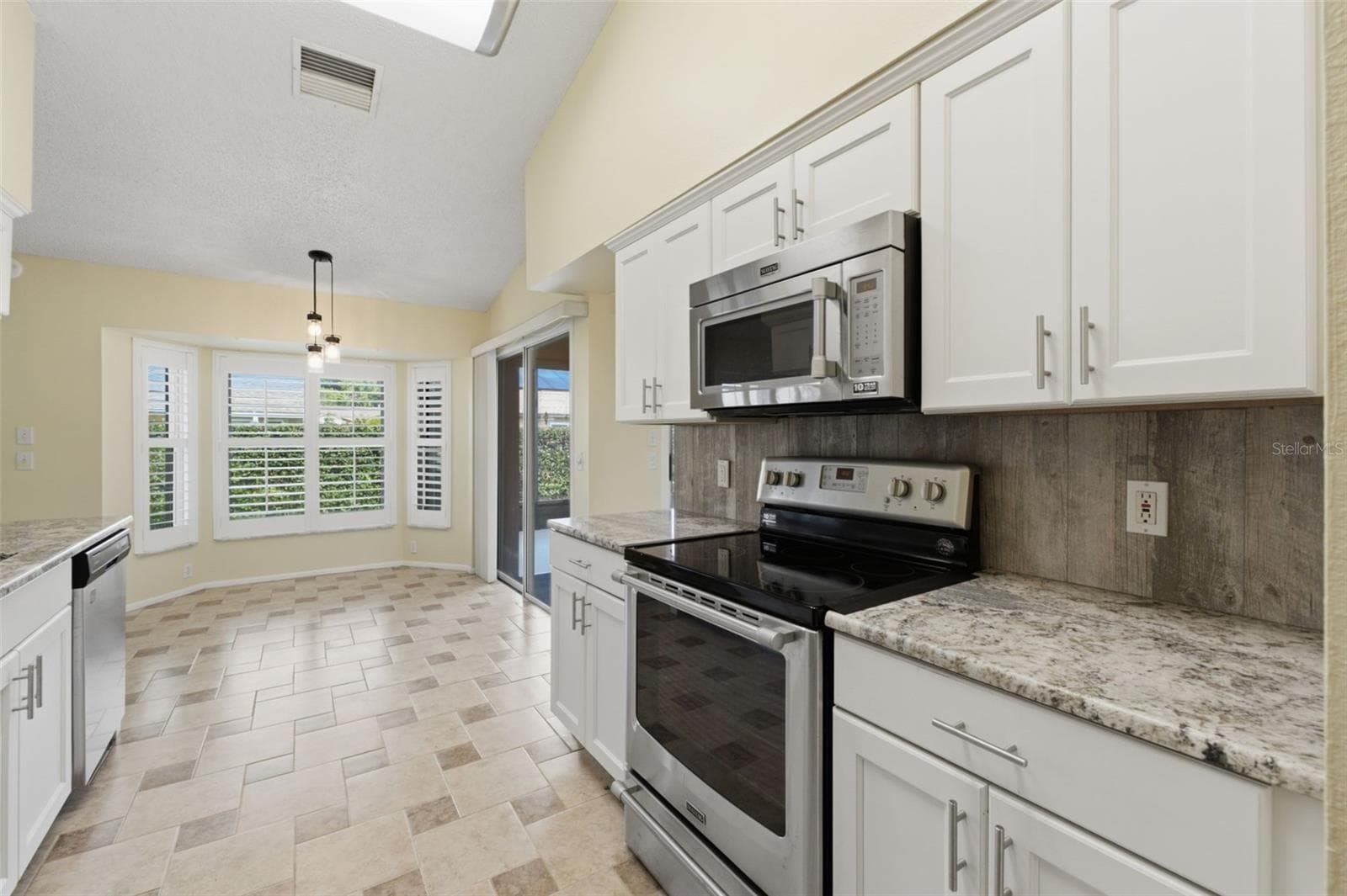 6525 PINE WALK DRIVE — photo 9 of 46
