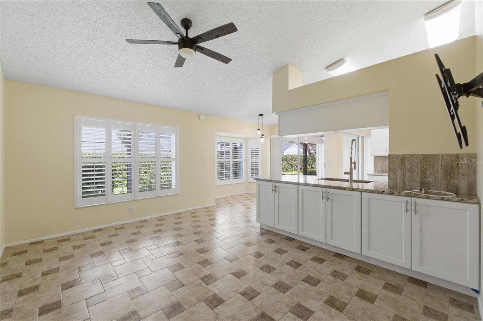6525 PINE WALK DRIVE — photo 12 of 46