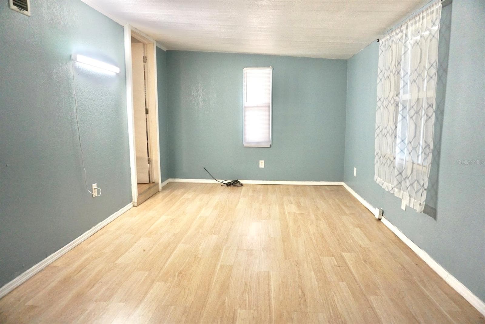 980 7TH STREET — photo 12 of 23