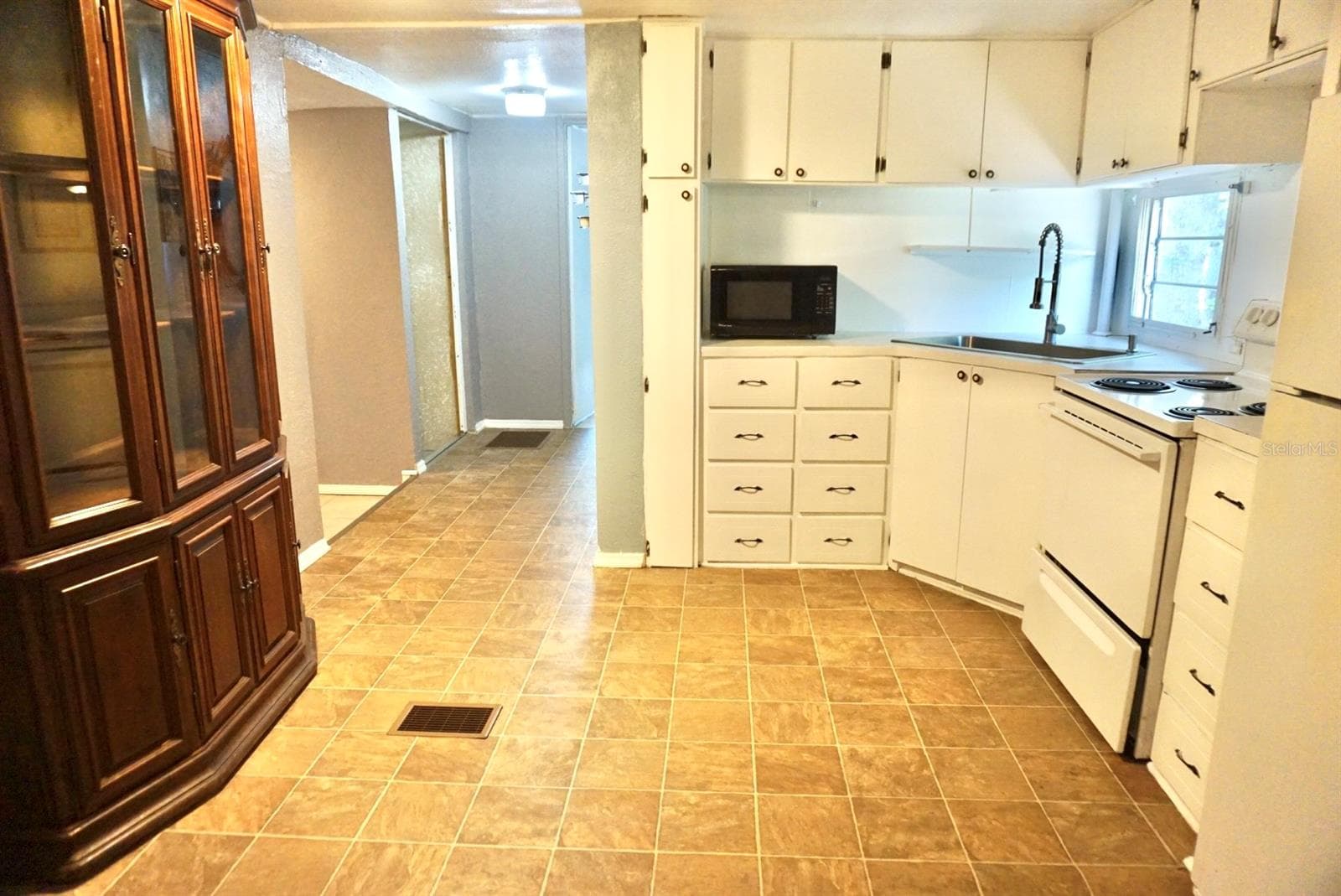 980 7TH STREET — photo 7 of 23