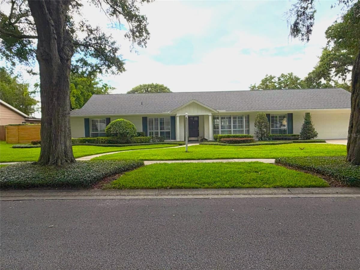 1615 KING ARTHUR CIRCLE — photo 1 of 44