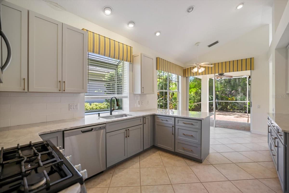 7159 VICTORIA CIRCLE — photo 10 of 58