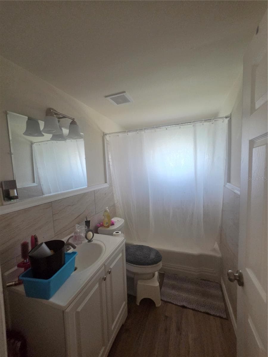 13913 BERKOWITZ AVENUE — photo 10 of 17