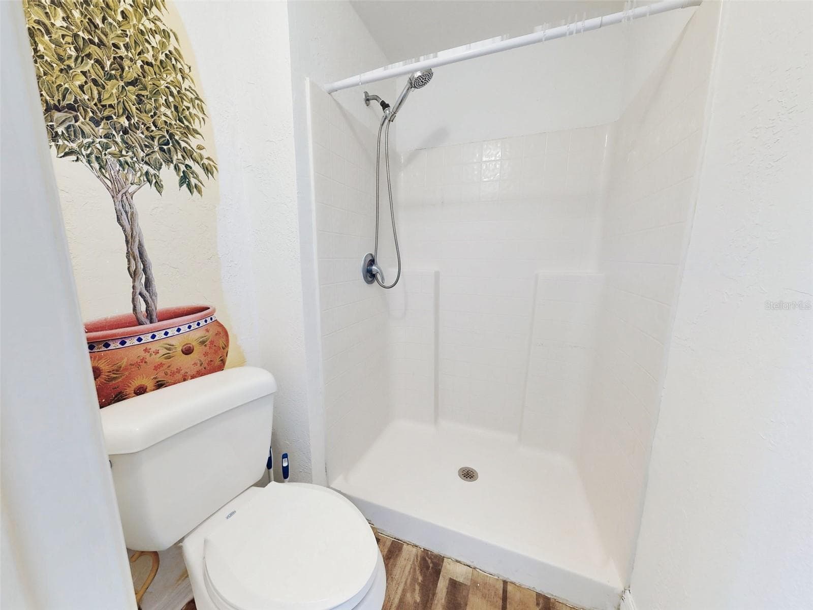 185 WINDING COVE AVENUE — photo 20 of 26